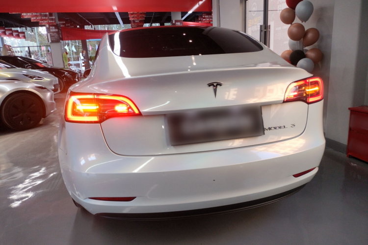 特斯拉 Model 3 2022款 后轮驱动版车身外观6