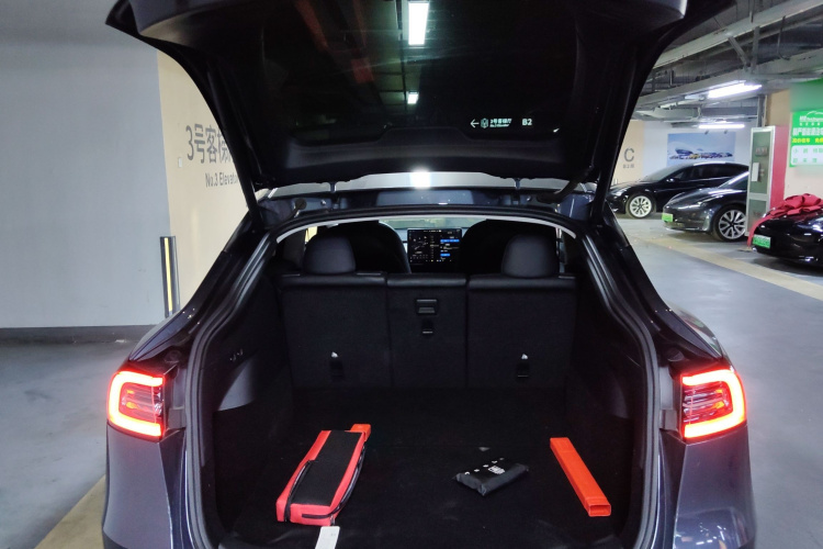 特斯拉 Model Y 2021款 Performance高性能全轮驱动版机舱底盘23