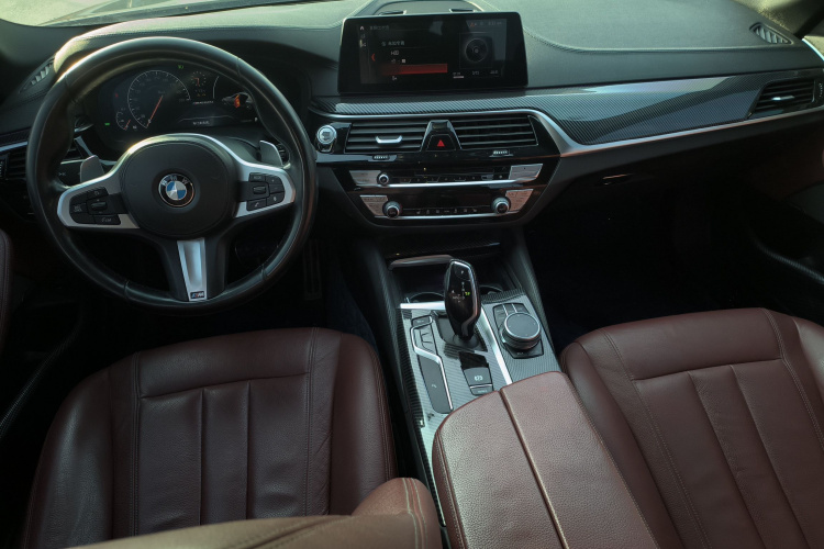 宝马5系 2019款 530Li 领先型 M运动套装中控内饰12
