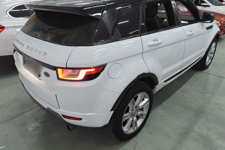 路虎 揽胜极光 2016款 2.0T SE PLUS 智享版车身外观7