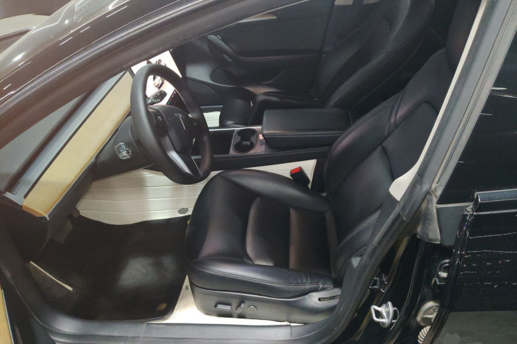 特斯拉 Model 3 2022款 后轮驱动版中控内饰19