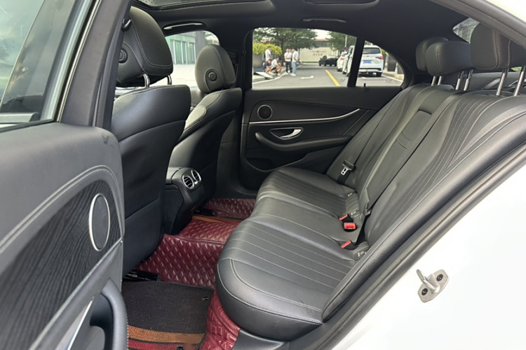 奔驰E级(进口) 2021款 E 260 时尚型运动版中控内饰7006