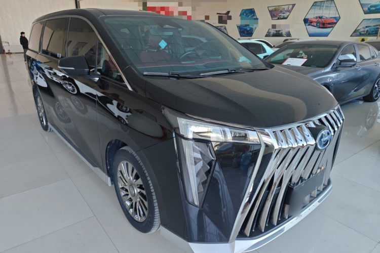 广汽传祺 传祺M8 2023款 宗师系列 双擎 旗舰版车身外观3