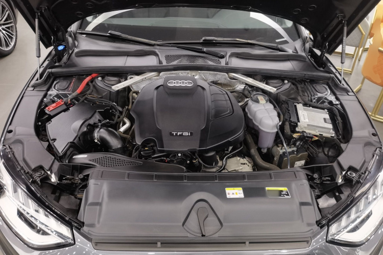 奥迪A4L 2020款 40 TFSI 豪华动感型机舱底盘24