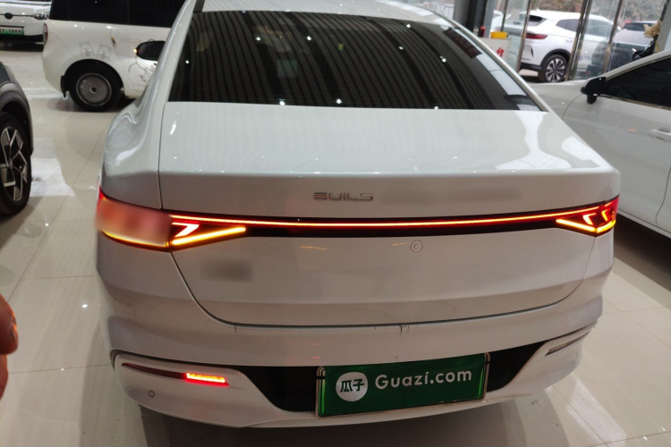 比亚迪 秦PLUS 2024款 荣耀版 DM-i 55KM领先型车身外观6