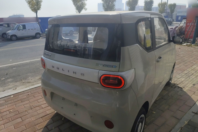 五菱汽车 宏光MINIEV 2024款 第三代 215km 青春版车身外观7