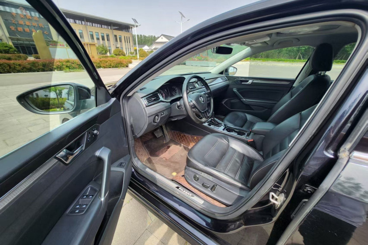 大众 帕萨特 2016款 330TSI DSG御尊版中控内饰7006