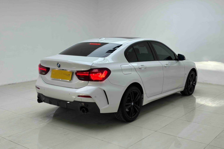 宝马1系 2023款 125i M运动曜夜版车身外观6002