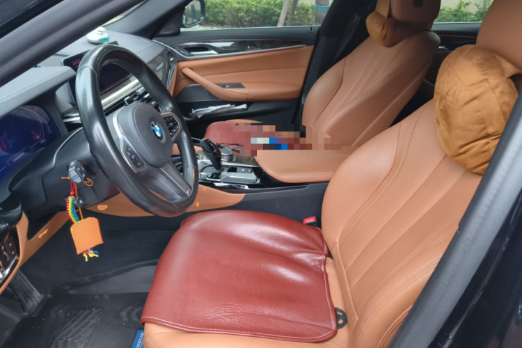 宝马5系 2020款 530Li 领先型 M运动套装中控内饰19