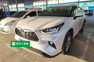 丰田 汉兰达 2022款 双擎 2.5L 两驱尊贵版 7座