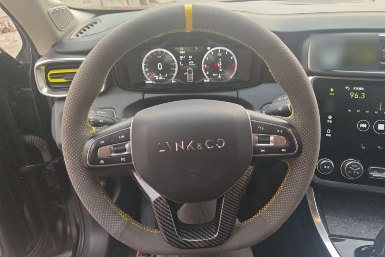 领克01 2017款 2.0T 两驱型Pro版中控内饰13