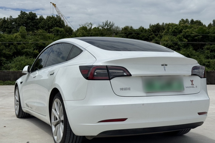 特斯拉 Model 3 2021款 标准续航后驱升级版车身外观6004