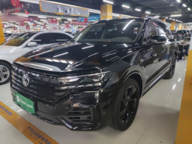 大众 途锐 2022款 3.0TSI 锐享版 曜黑运动套装