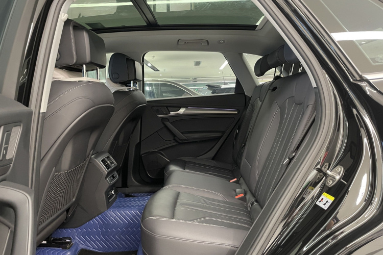 奥迪Q5L 2022款 改款 40T 豪华动感型中控内饰7011