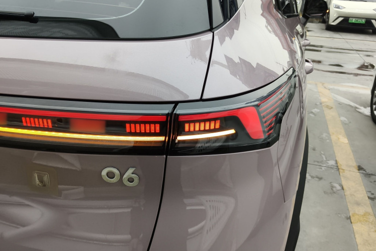 领克06 2025款 Shero 1.5T 紫色特别版车身外观9