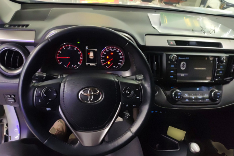 丰田 RAV4荣放 2018款 2.5L 自动四驱精英i版中控内饰12
