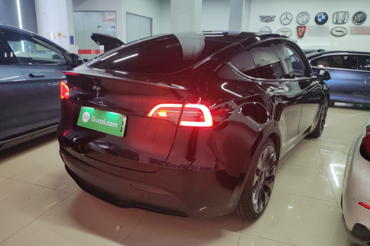 特斯拉 Model Y 2023款 高性能全轮驱动版车身外观6005