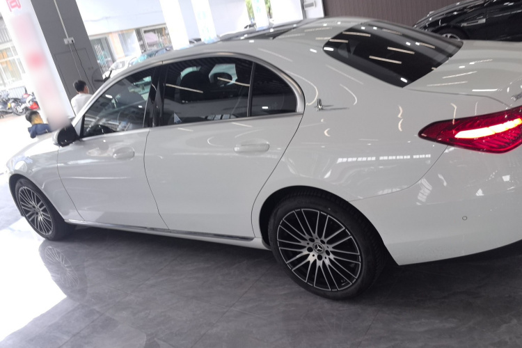 奔驰C级 2023款 C 260 L车身外观4