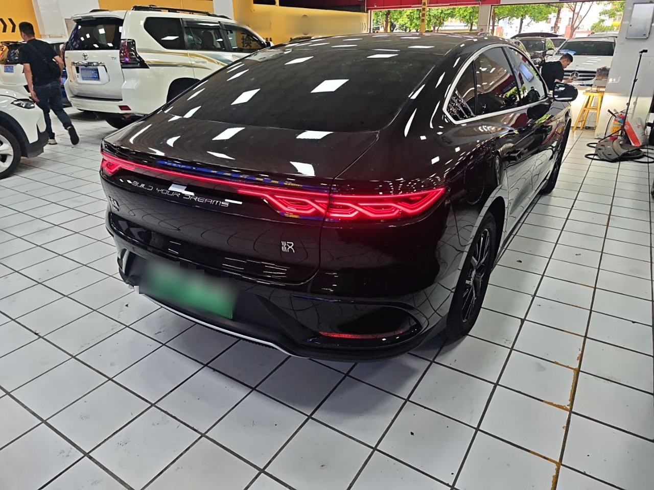 比亚迪 汉 2024款 DM-i 荣耀版 121KM 精英型