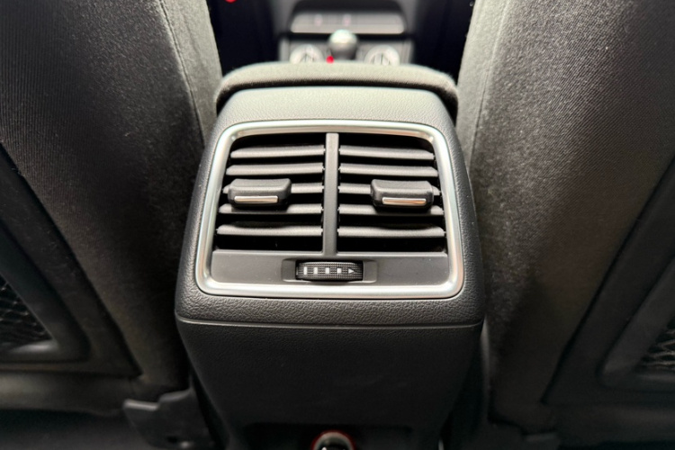 奥迪Q3 2015款 35 TFSI 百万纪念智领型中控内饰7002