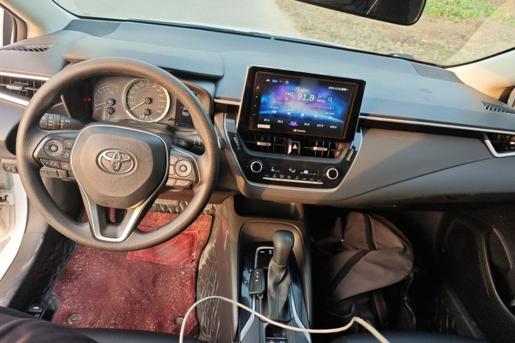 丰田 卡罗拉 2019款 1.2T S-CVT GL-i精英版中控内饰12