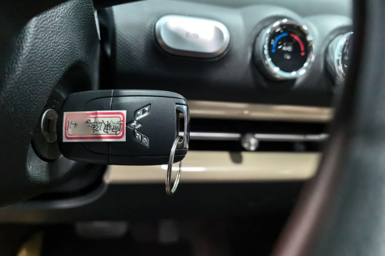 五菱汽车 五菱缤果 2023款 203km 轻享款中控内饰7001