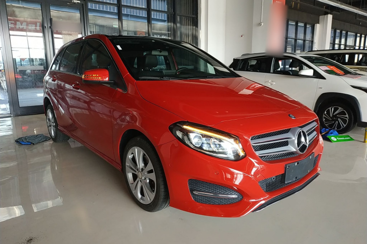 奔驰B级 2015款 B 200 时尚型车身外观3