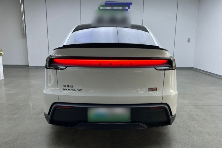 特斯拉 Model Y L 2025款 长续航全轮驱动版车身外观6002