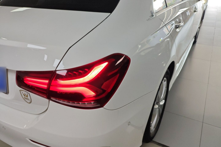 奔驰A级 2022款 改款 A 200 L 运动轿车动感型车身外观6006