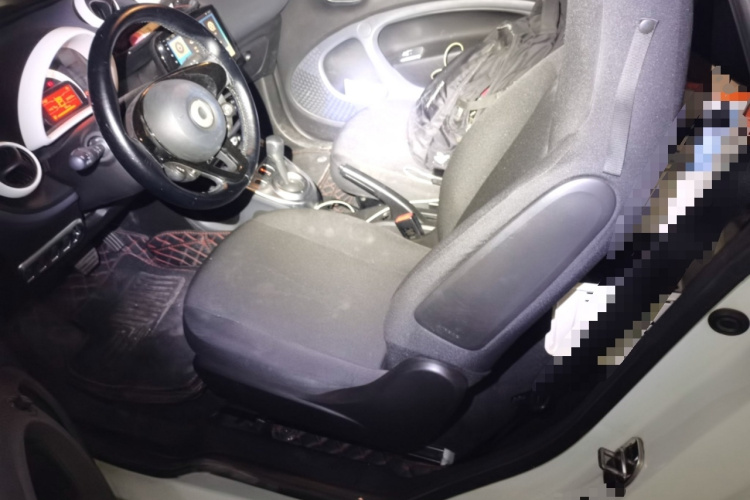 smart fortwo 2018款 1.0L 52千瓦硬顶灵动版 国V中控内饰19