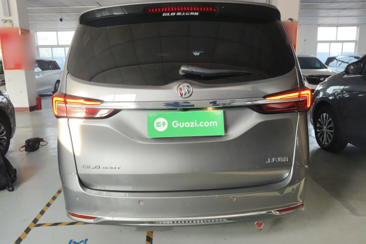 别克GL8 2021款 陆上公务舱 652T 豪华型车身外观6