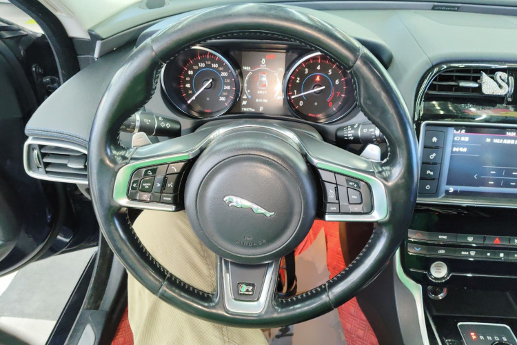 捷豹XE 2018款 2.0T 200PS 两驱R-Sport运动版局部细节13