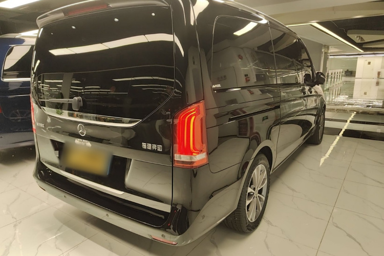 奔驰V级 2021款 V 260 领航版车身外观7