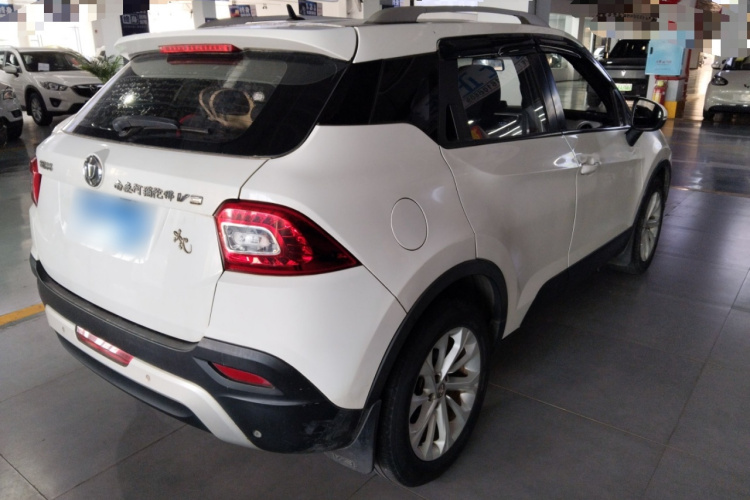 中华V3 2015款 1.5L 手动智能型车身外观7