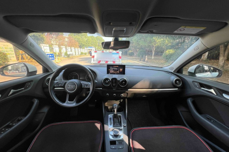 奥迪A3 2018款 30周年年型 Sportback 35 TFSI 进取型中控内饰7002