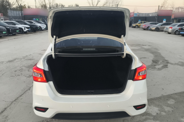 日产 轩逸 2021款 经典 1.6XE CVT专享版机舱底盘23