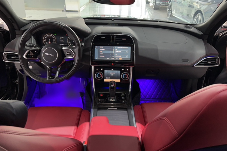 捷豹XEL 2024款 2.0T 250PS R-DYNAMIC S耀黑运动版中控内饰7002