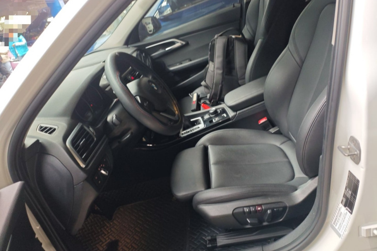 宝马1系 2018款 118i 运动型中控内饰19