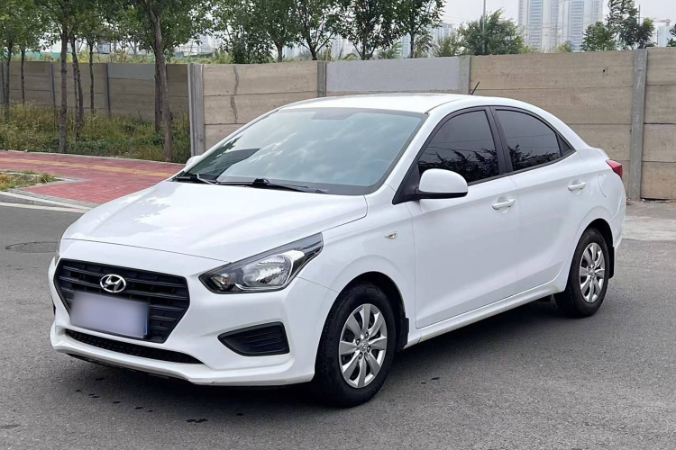 现代 瑞纳 2020款 1.4L 手动GL焕新版车身外观1