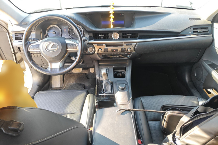 雷克萨斯ES 2015款 200 精英版中控内饰12