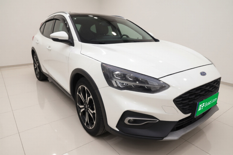 福特 福克斯Active 2020款 EcoBoost 180 自动劲耀型车身外观3