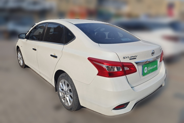 日产 轩逸 2022款 经典 1.6XE CVT舒适版车身外观5