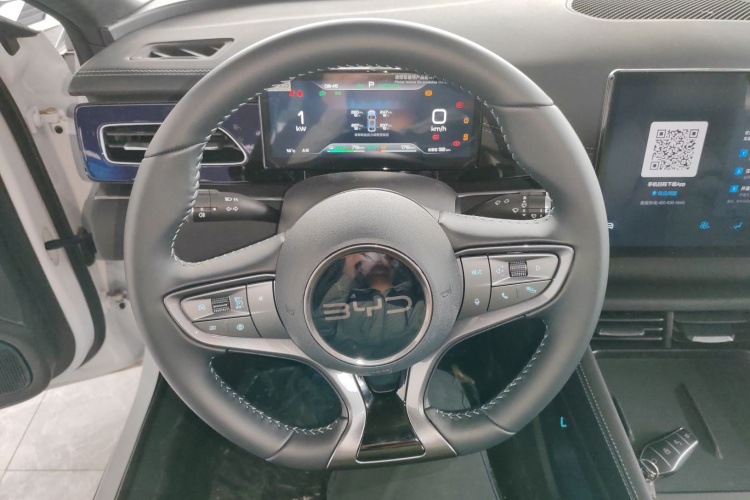 比亚迪 海豹06新能源 2024款 DM-i 120KM尊荣型中控内饰13