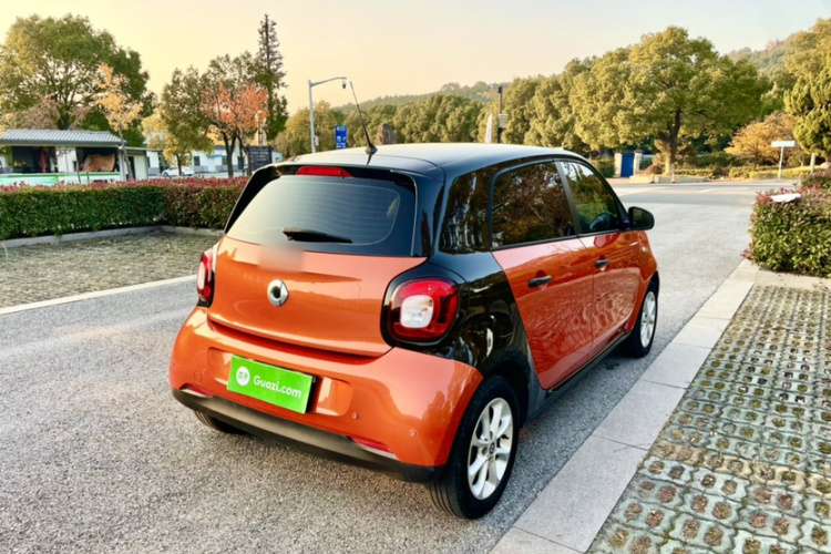 smart forfour 2016款 1.0L 52千瓦灵动版车身外观6004