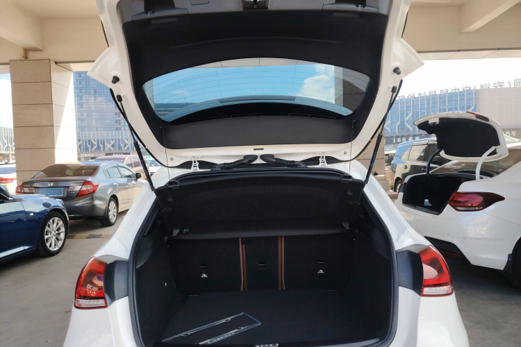 奔驰A级(进口) 2021款 A 200 时尚型局部细节23