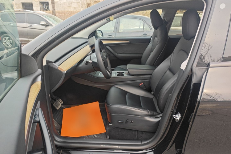 特斯拉 Model Y 2022款 长续航全轮驱动版中控内饰19