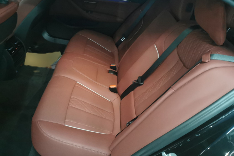 宝马5系 2023款 改款 530Li 领先型 M运动套装中控内饰7004