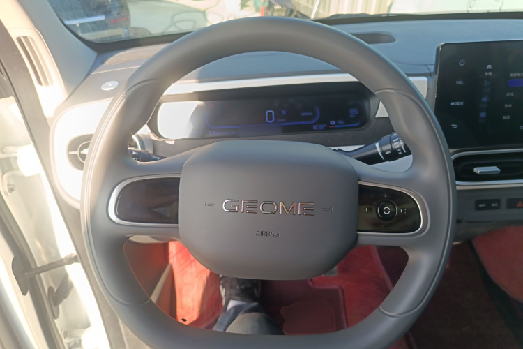 吉利银河 2025款 210km 熊猫卡丁中控内饰13