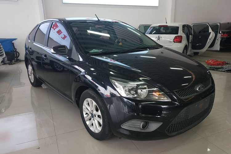 福特 福克斯 2013款 两厢经典 1.8L 手动基本型车身外观3