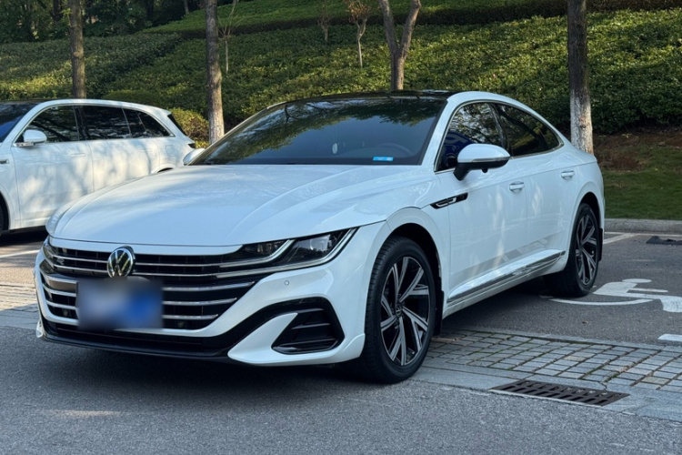 一汽-大众CC 2024款 330TSI 炫目版车身外观1